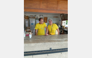 BENEVOLES A LA BUVETTE, SEB ET CATHY AU TOP !