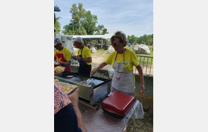 BENEVOLES RESTAURATION EN PLEINE ACTION
JACQUES, LOUIS ET AGNES